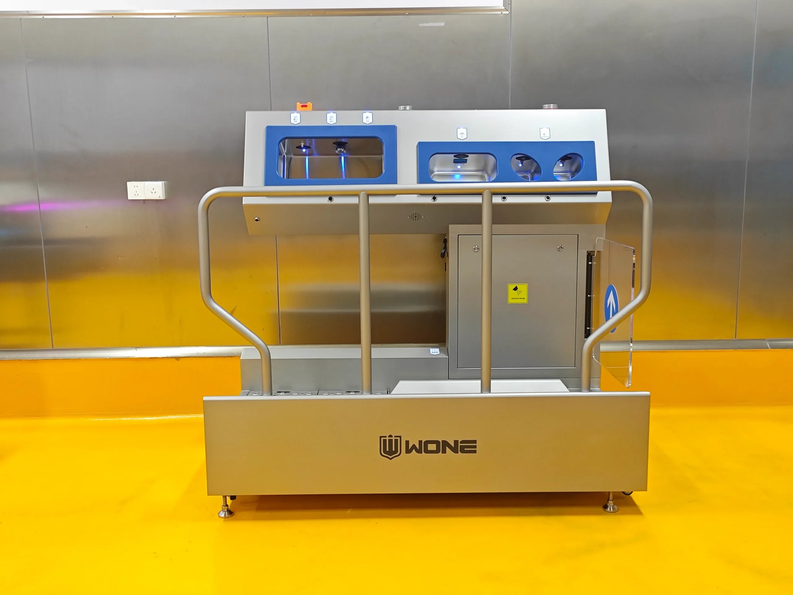 Hand drying at food hygiene station