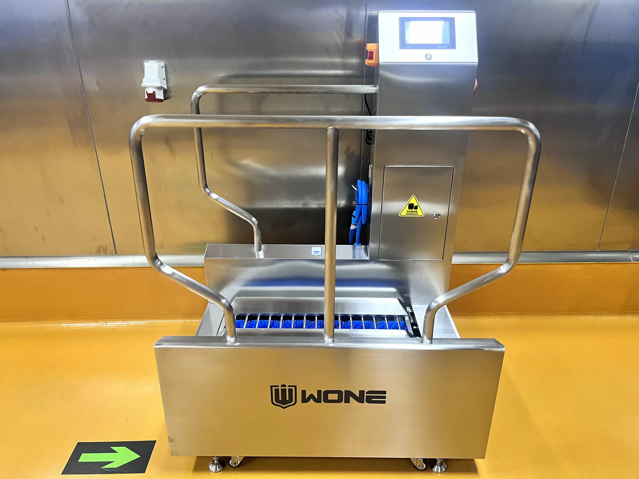 Boot sole cleaning machine brush cleaning work boot soles